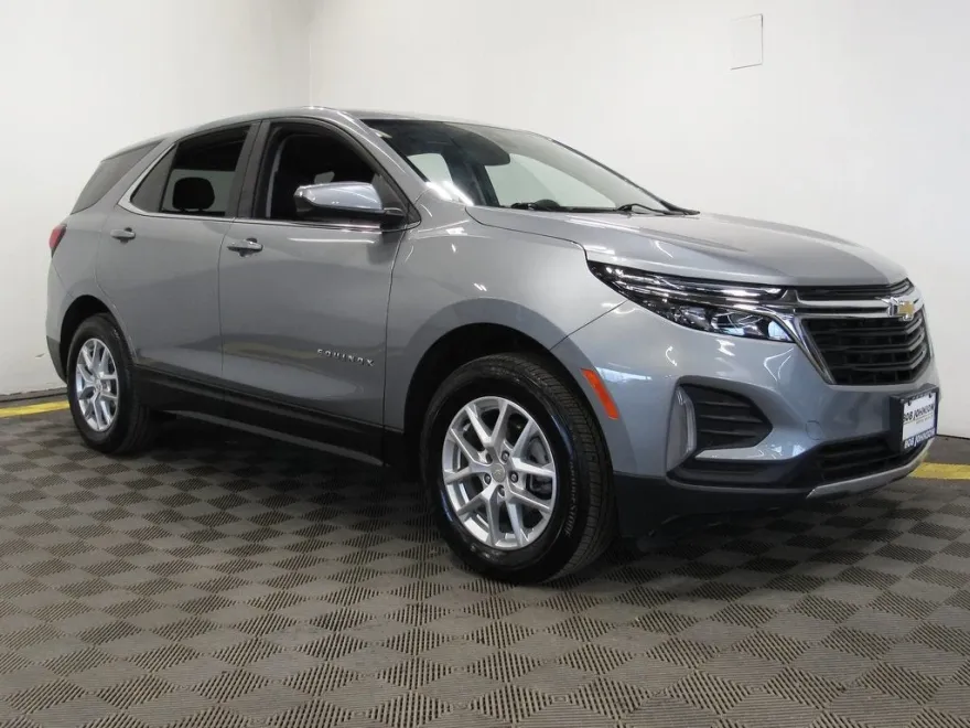 2024 Chevrolet Equinox LT photo 1