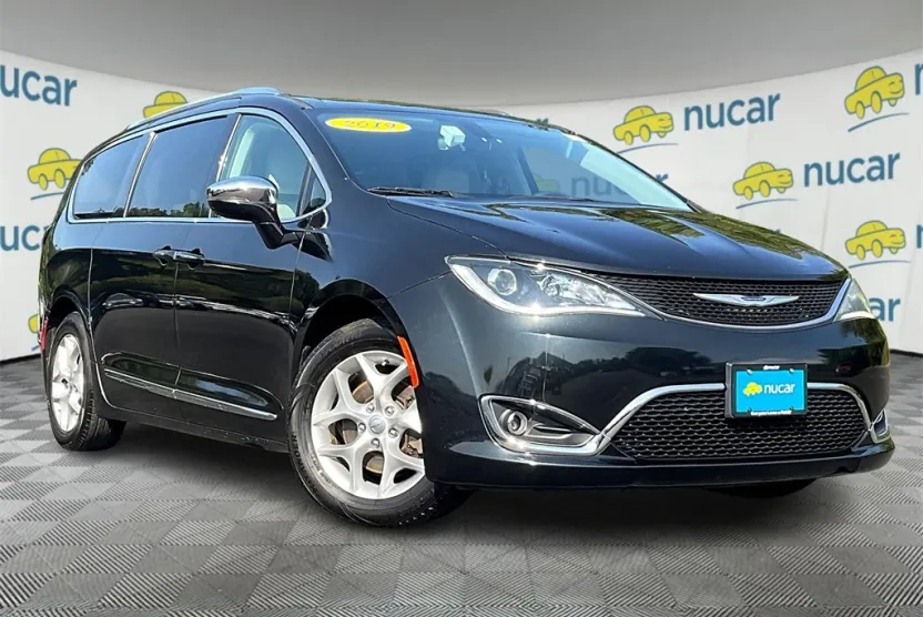 2019 Chrysler Pacifica Limited photo 2