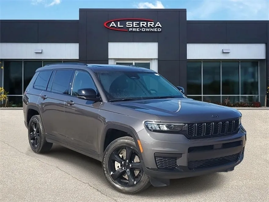 2023 Jeep Grand Cherokee Laredo Altitude photo 1