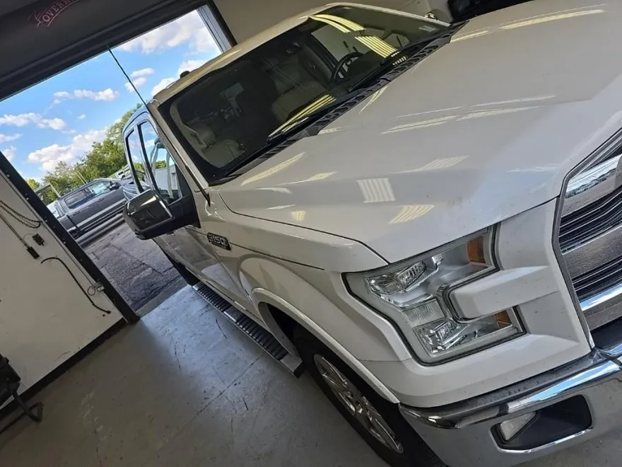 2016 Ford F-150 Lariat photo 1