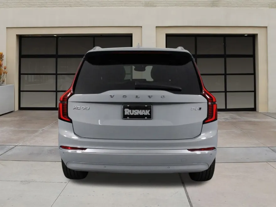 2026 Volvo XC90 Core photo 1