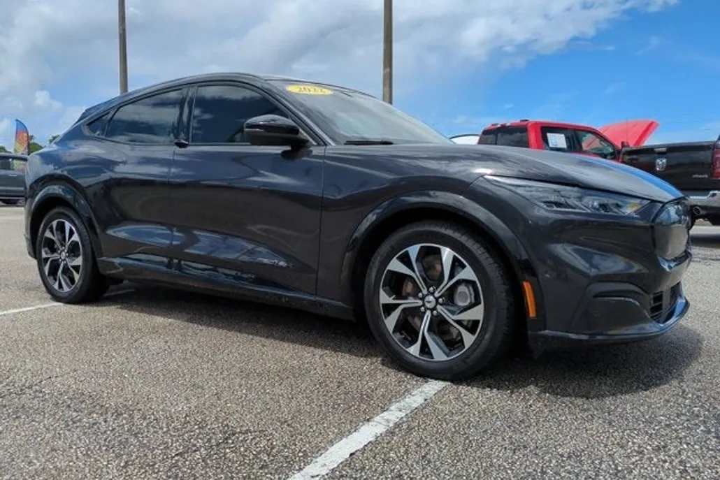 2022 Ford Mustang Mach-E Premium photo 1