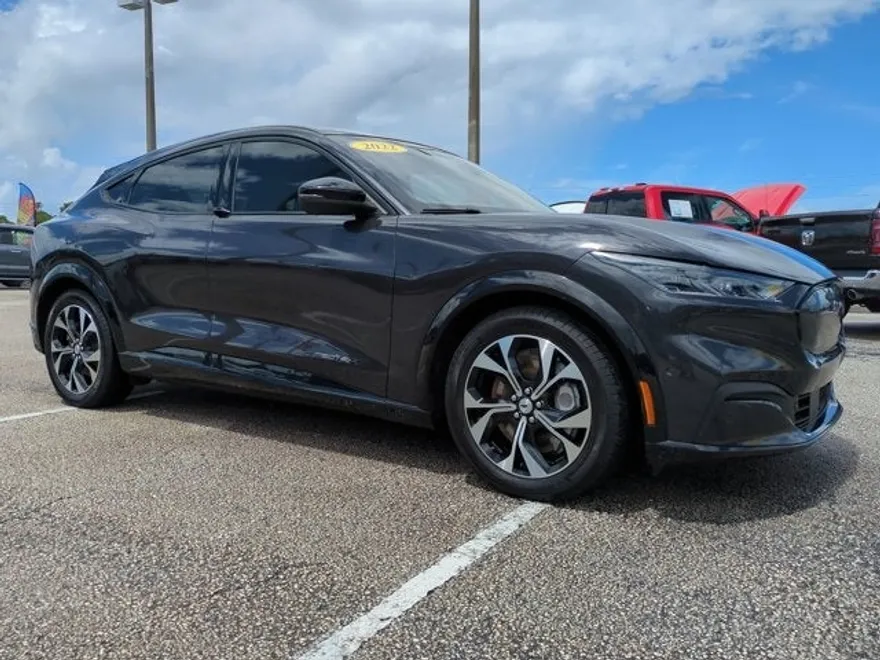 2022 Ford Mustang Mach-E Premium photo 1
