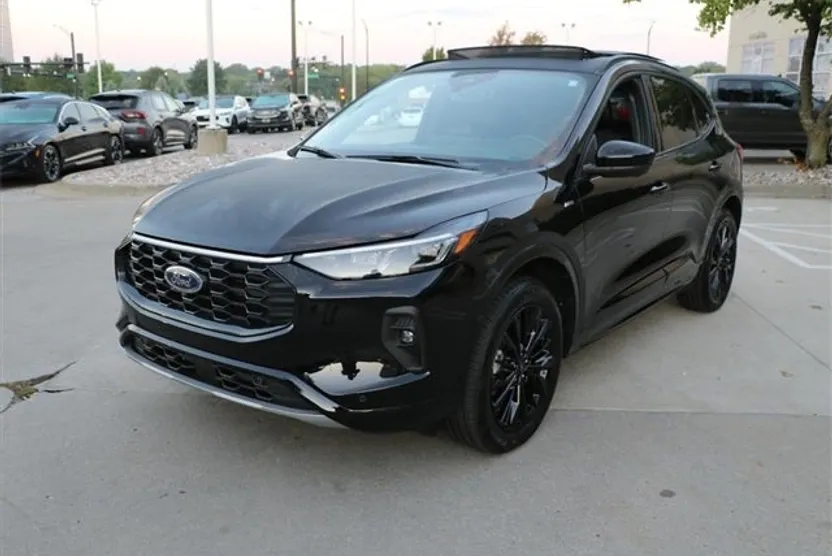 2025 Ford Escape ST-Line Elite photo 1