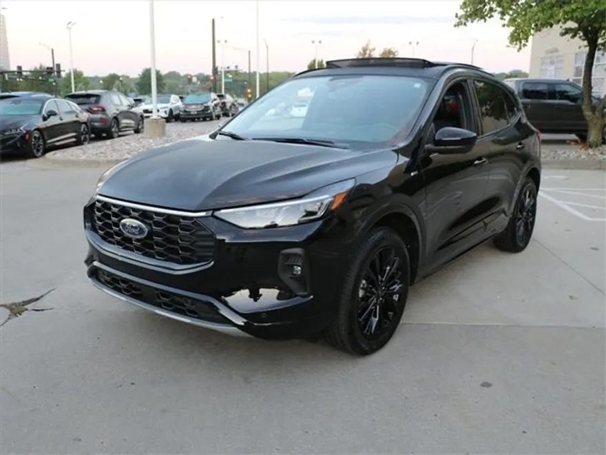 2025 Ford Escape ST-Line Elite photo 1