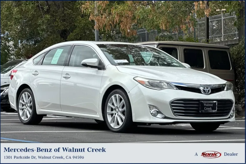 2013 Toyota Avalon Limited photo 1