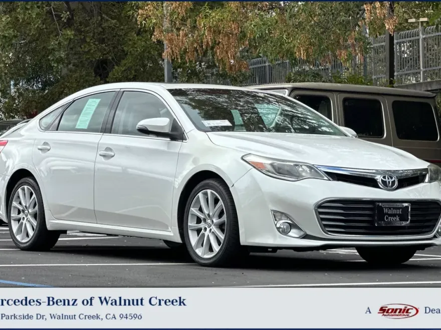 2013 Toyota Avalon Limited photo 1