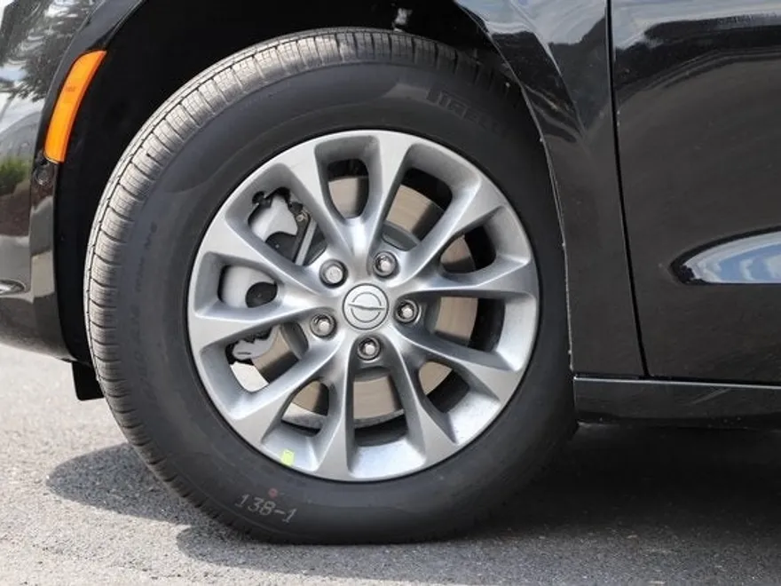 2026 Chrysler Pacifica photo 1