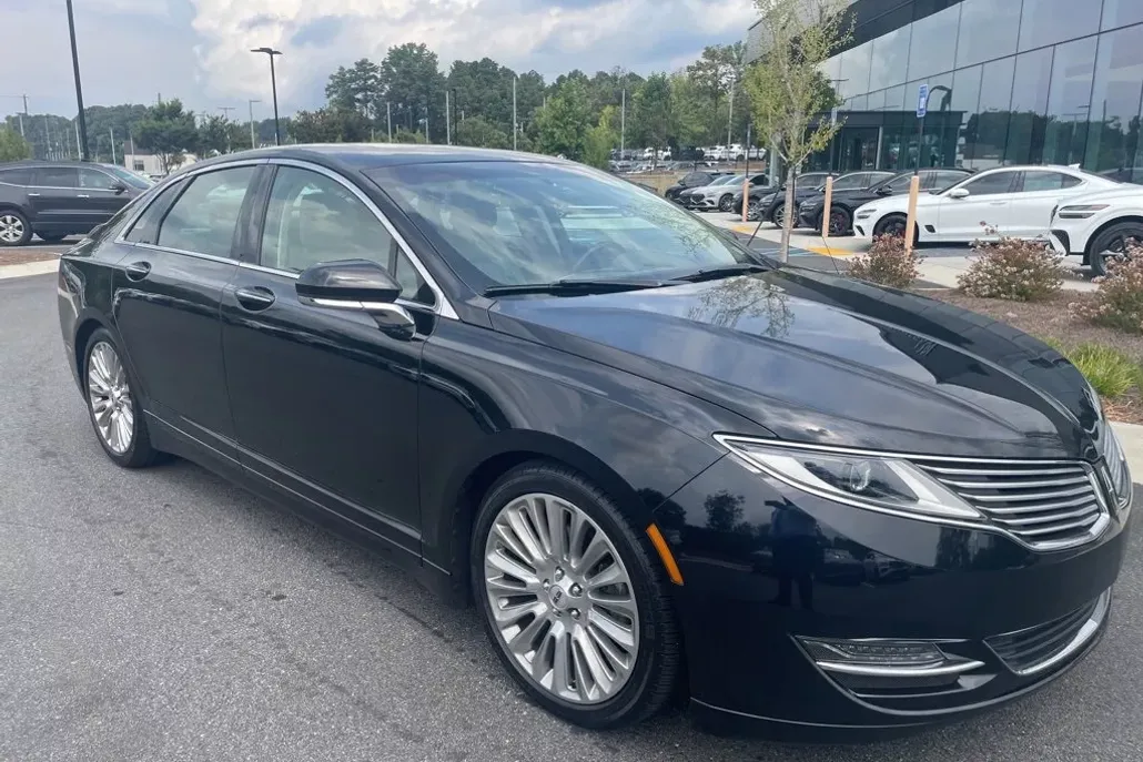 2016 Lincoln MKZ Base photo 1