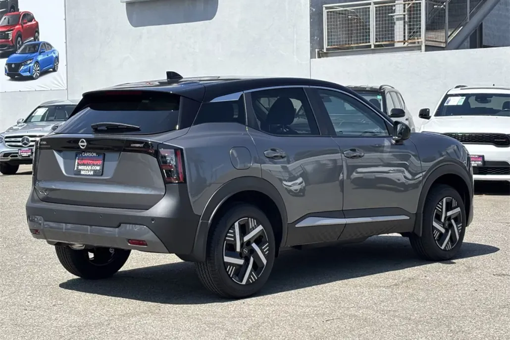 2025 Nissan Kicks SV photo 1