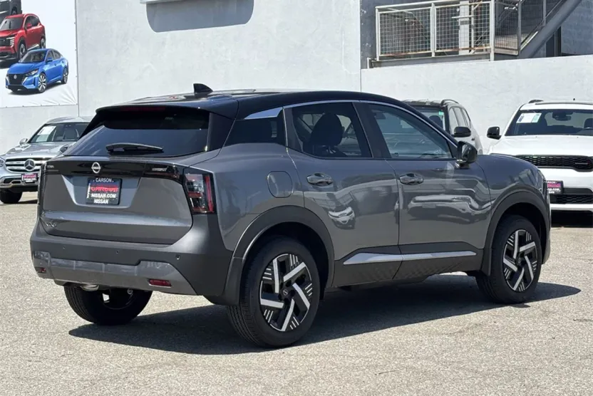 2025 Nissan Kicks SV photo 1