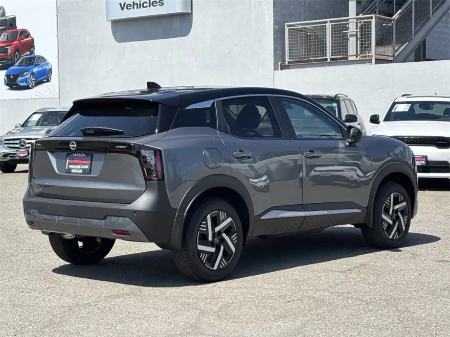 2025 Nissan Kicks SV photo 1