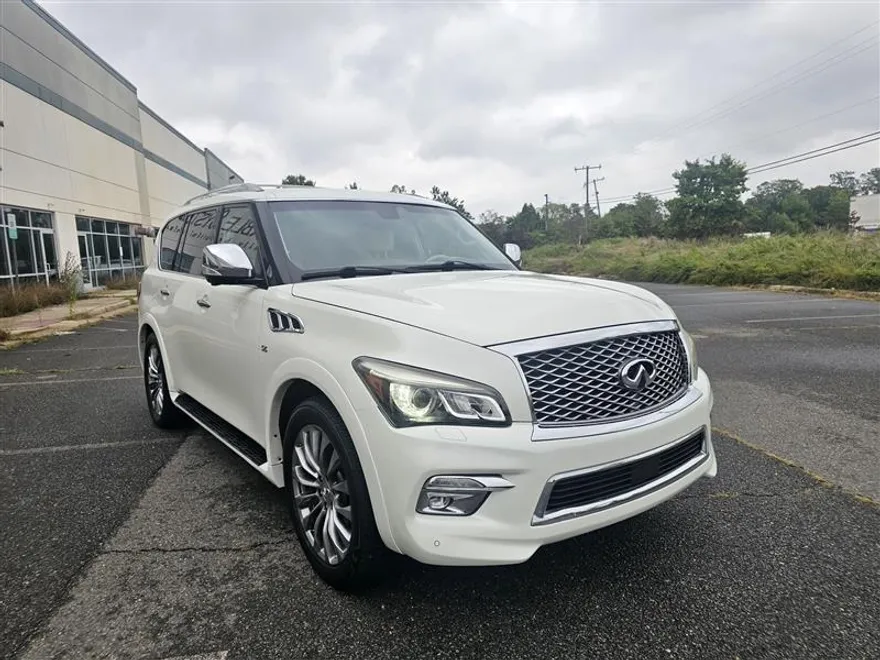 2015 Infiniti QX80 photo 1
