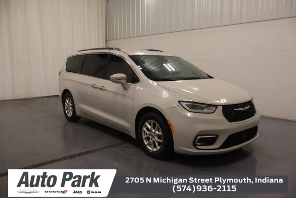 2021 Chrysler Pacifica Touring L photo 1