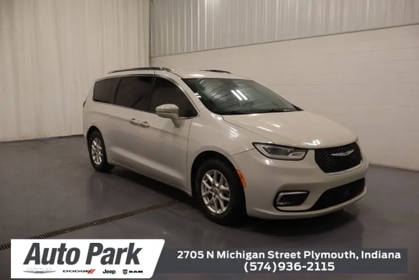 2021 Chrysler Pacifica Touring L photo 1