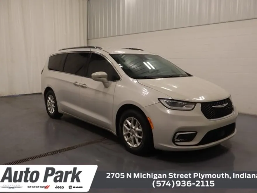 2021 Chrysler Pacifica Touring L photo 1