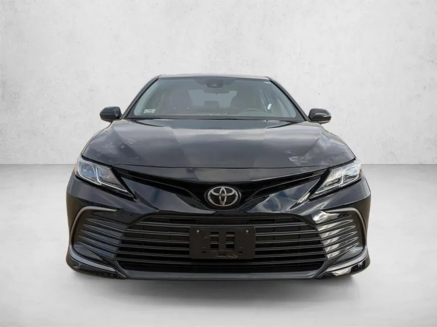 2023 Toyota Camry LE photo 1