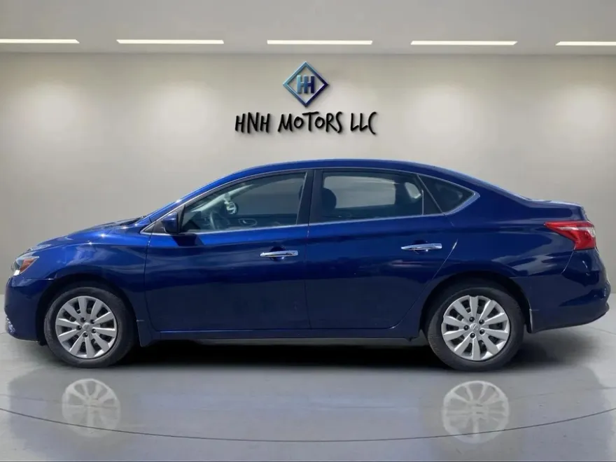 2017 Nissan Sentra SV photo 1