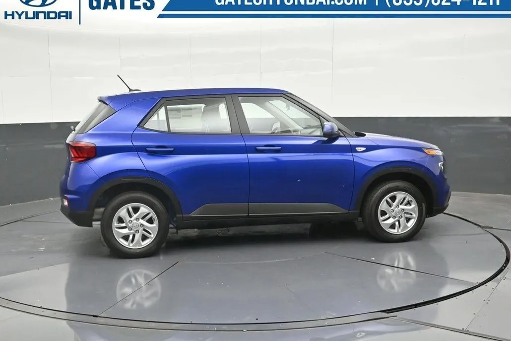 2025 Hyundai Venue SE photo 1