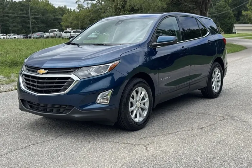 2020 Chevrolet Equinox LT photo 1