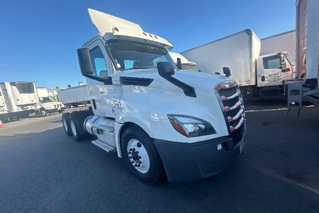 2019 Freightliner Cascadia 126" Day cab photo 1