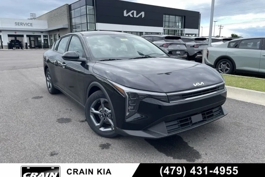 2025 Kia K4 LXS photo 1