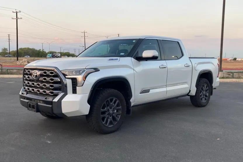 2025 Toyota Tundra Platinum photo 1