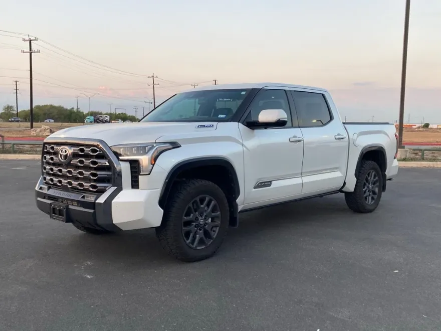 2025 Toyota Tundra Platinum photo 1