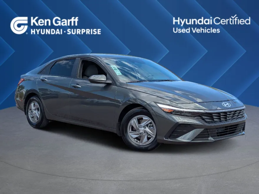 2025 Hyundai Elantra SE photo 1