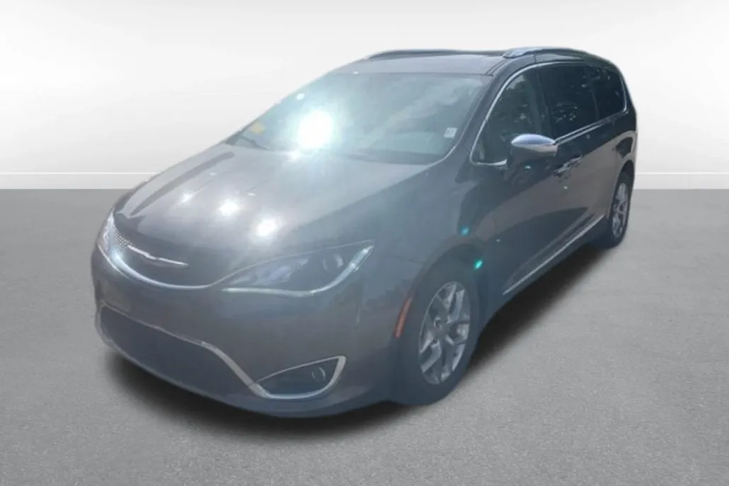 2017 Chrysler Pacifica Limited photo 1