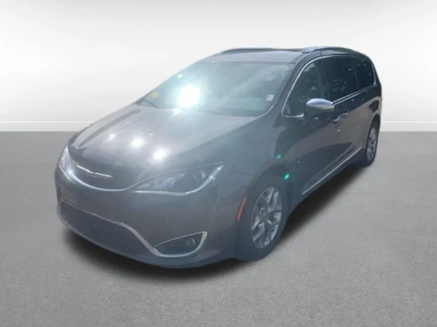 2017 Chrysler Pacifica Limited photo 1
