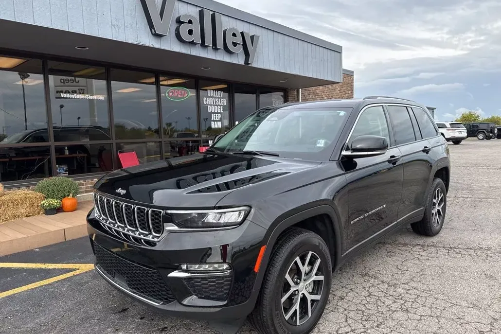 2023 Jeep Grand Cherokee Limited photo 1