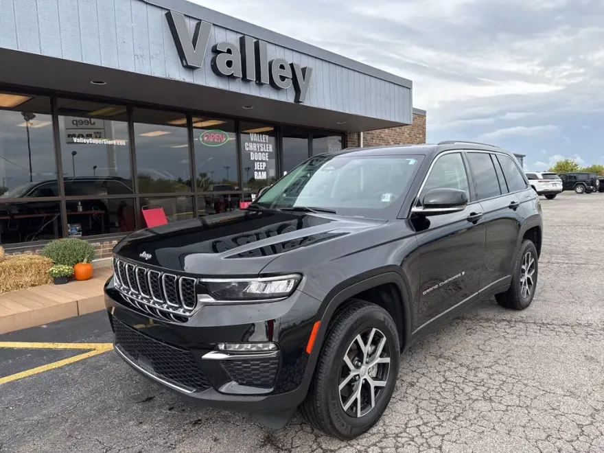 2023 Jeep Grand Cherokee Limited photo 1
