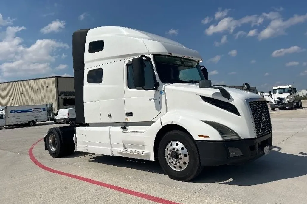 2019 Volvo Truck VNL photo 1