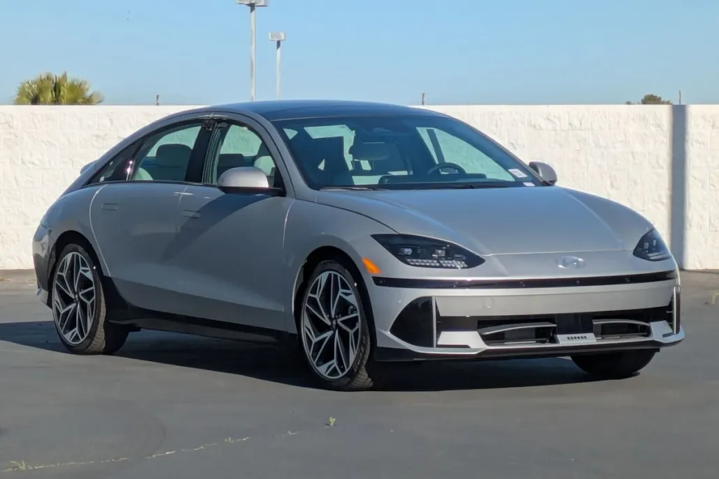 2025 Hyundai Ioniq 6 Limited photo 1