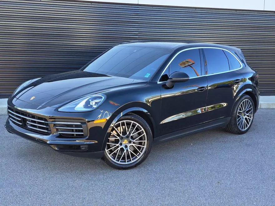 2020 Porsche Cayenne S photo 1