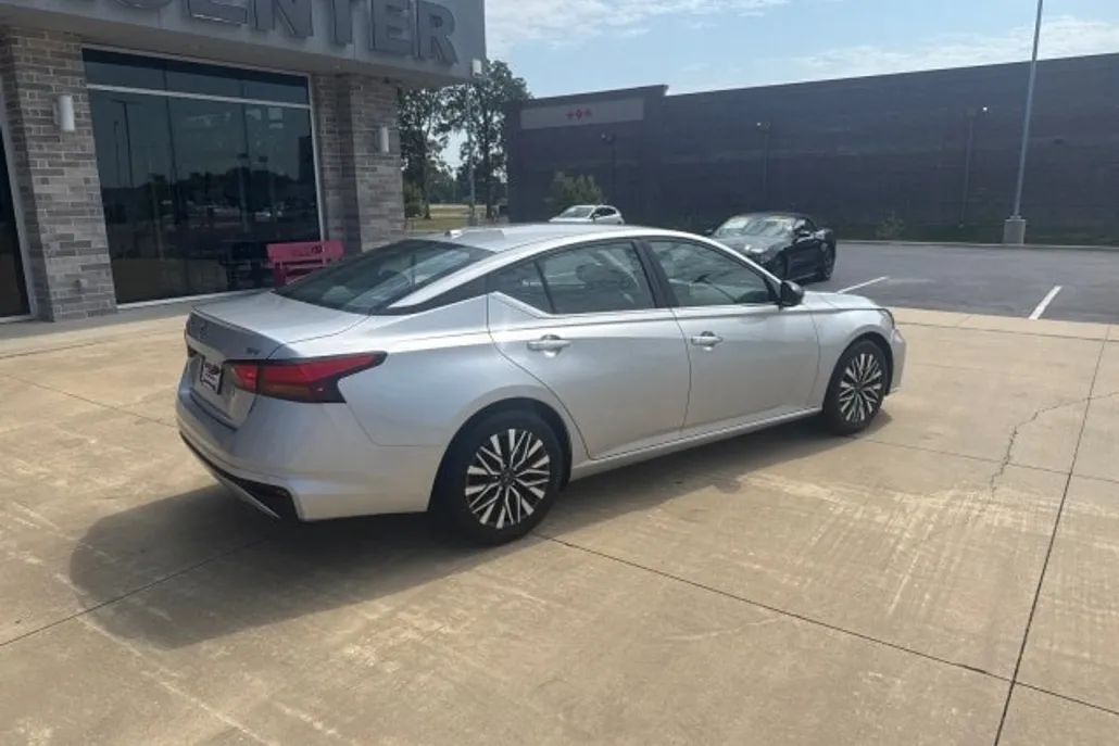 2024 Nissan Altima 2.5 SV photo 1
