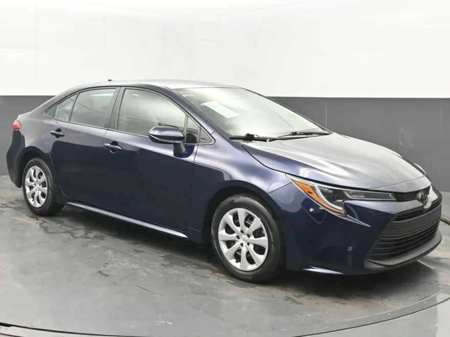 2024 Toyota Corolla LE photo 1