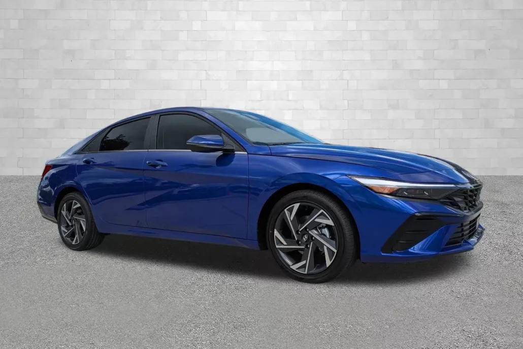 2025 Hyundai Elantra Limited photo 1