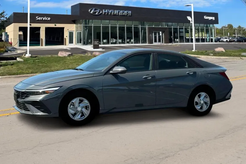 2025 Hyundai Elantra SE photo 1