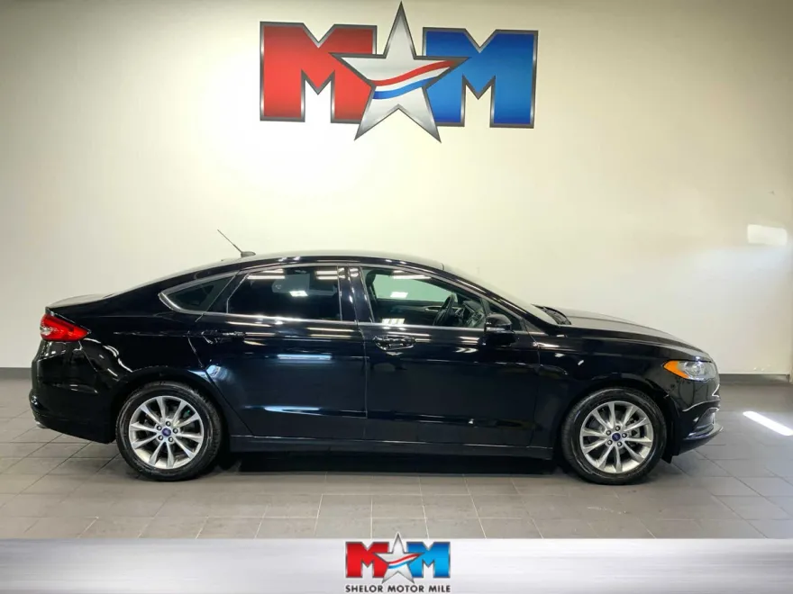 2017 Ford Fusion SE photo 1