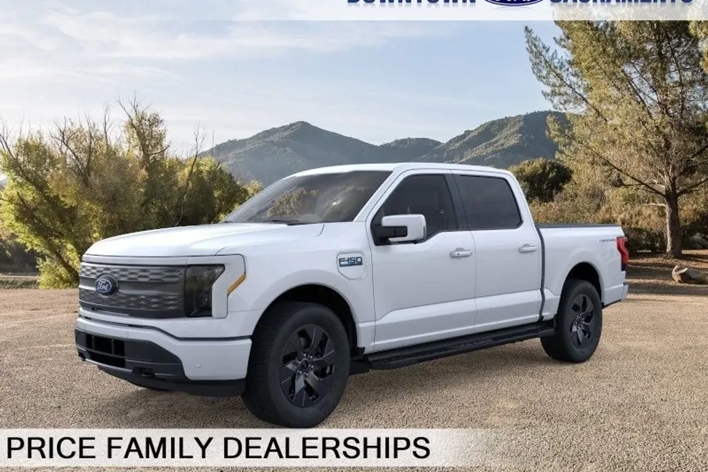 2025 Ford F-150 Lightning Lariat photo 1
