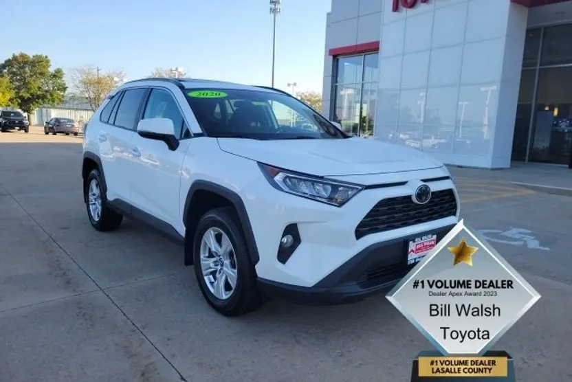 2020 Toyota RAV4 XLE photo 1