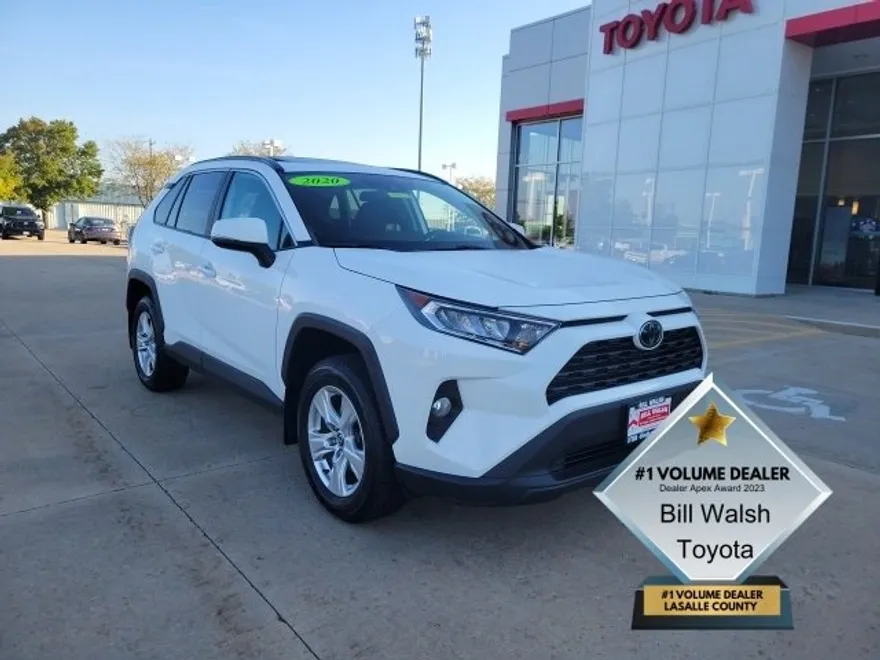 2020 Toyota RAV4 XLE photo 1