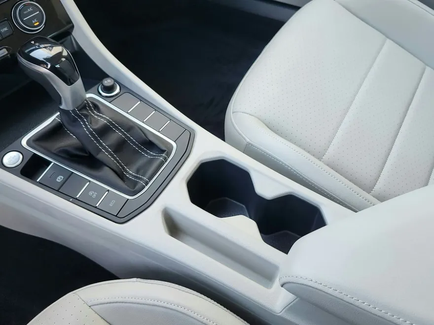 2024 Volkswagen Jetta 1.5T SE photo 1