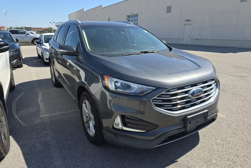 2019 Ford Edge SEL photo 1