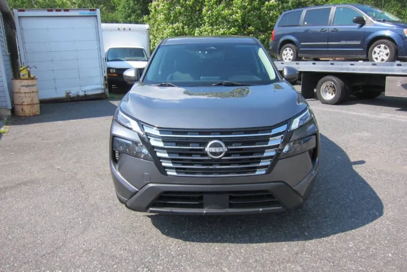 2024 Nissan Rogue SV photo 1