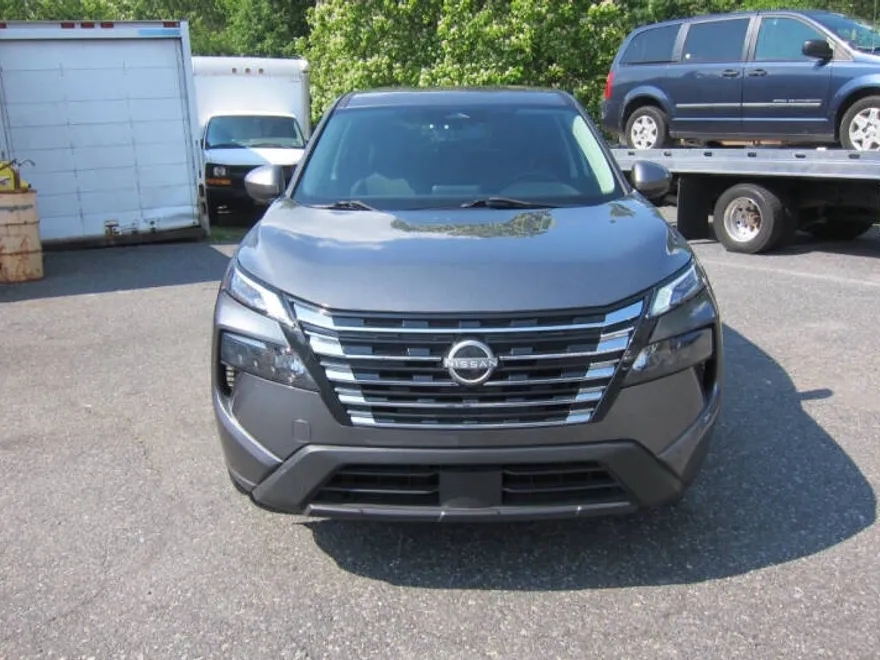2024 Nissan Rogue SV photo 1