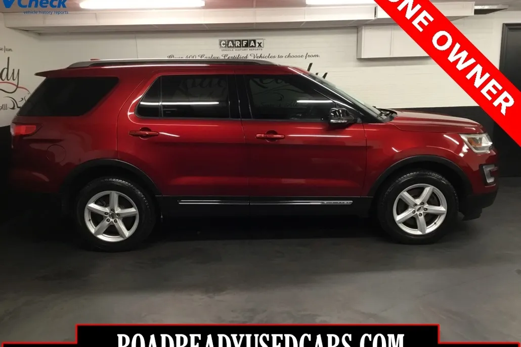 2017 Ford Explorer XLT photo 1