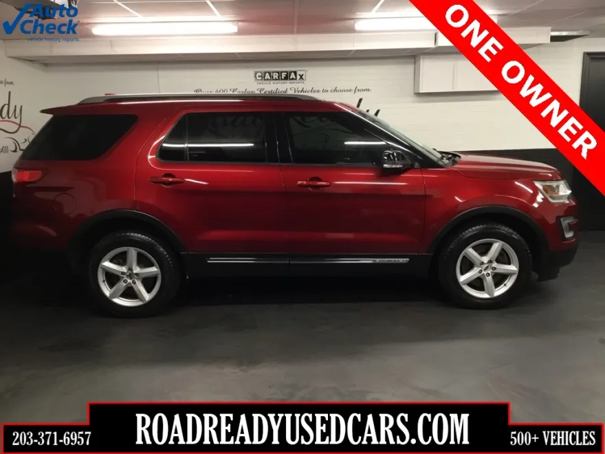 2017 Ford Explorer XLT photo 1